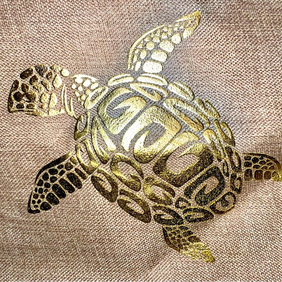 NWT large beach bag two toned with gold sea turtle on front & one zipper closure - Picture 3 of 9